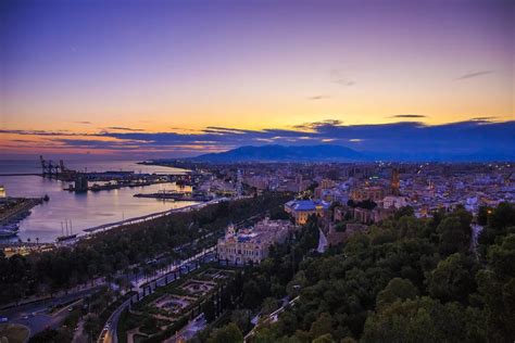 Il Castello di Gibralfaro: Una Fortezza Storica con Panorami Mozzafiato su Málaga!