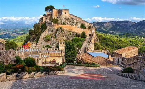 Il Castello di Xàtiva: Un tuffo nella storia e nell'architettura mozzafiato!