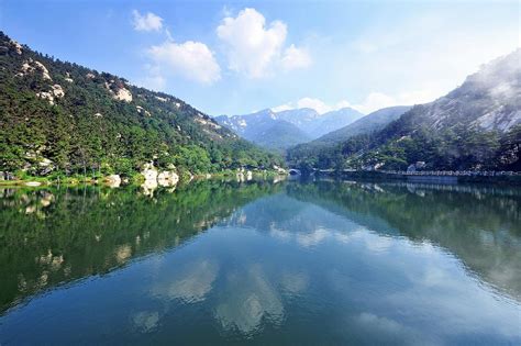 Il Monte Linyi: Uno scrigno di natura incontaminata e panorami mozzafiato!