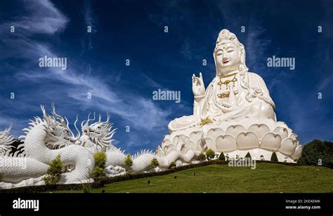  Il Tempio di Guanyin: Un'Oasi di Tranquillità con Affreschi Incantevoli!